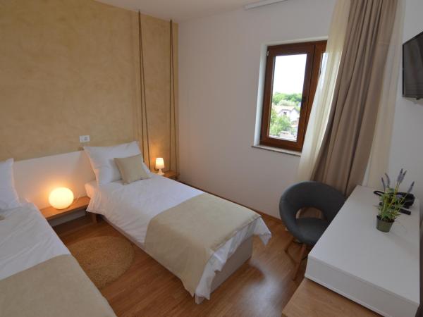 Hotel Natura Vilanija : photo 2 de la chambre chambre double ou lits jumeaux