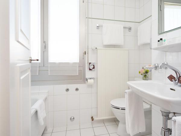 Hotel Suisse : photo 4 de la chambre chambre double ou lits jumeaux