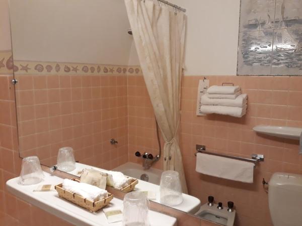 Hotel Montsegur : photo 3 de la chambre chambre lits king-size 