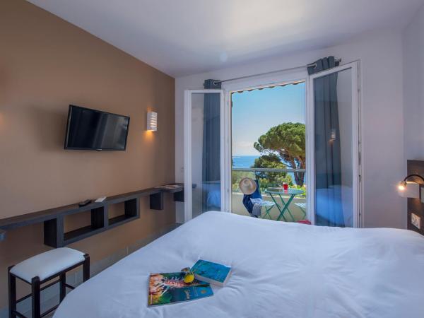 Hôtel-Club du Domaine d'Aiguebelle, USSIM Vacances : photo 3 de la chambre chambre double deluxe - vue latérale sur mer