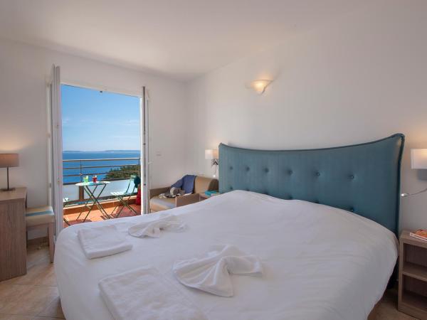 Hôtel-Club du Domaine d'Aiguebelle, USSIM Vacances : photo 4 de la chambre chambre familiale - vue sur mer