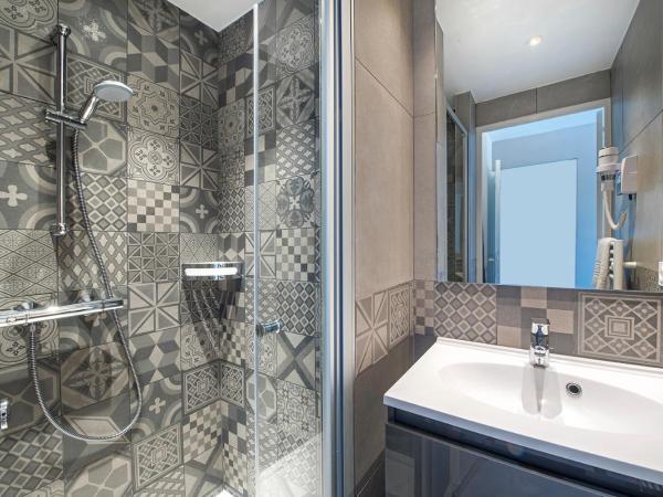 Hôtel-Club du Domaine d'Aiguebelle, USSIM Vacances : photo 2 de la chambre chambre double deluxe avec balcon - vue sur mer