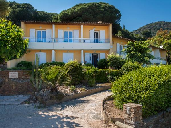 Hôtel-Club du Domaine d'Aiguebelle, USSIM Vacances : photo 6 de la chambre chambre double avec balcon