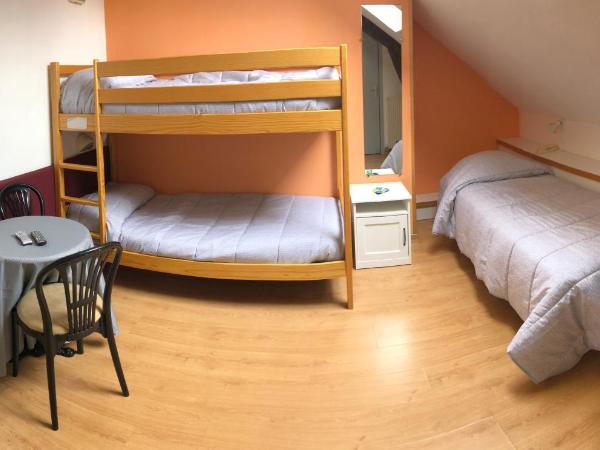 Hôtel De Paris : photo 7 de la chambre chambre triple