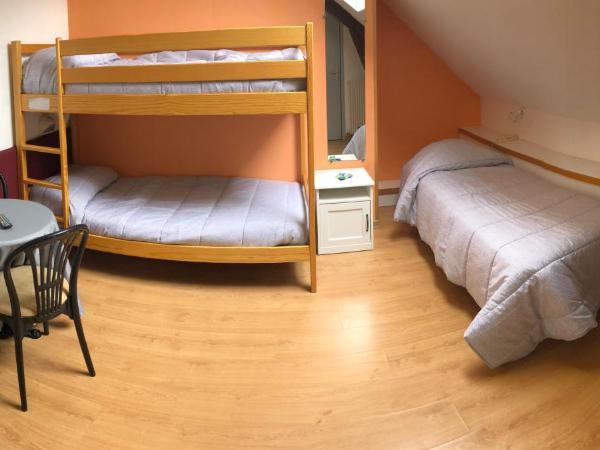 Hôtel De Paris : photo 3 de la chambre chambre triple