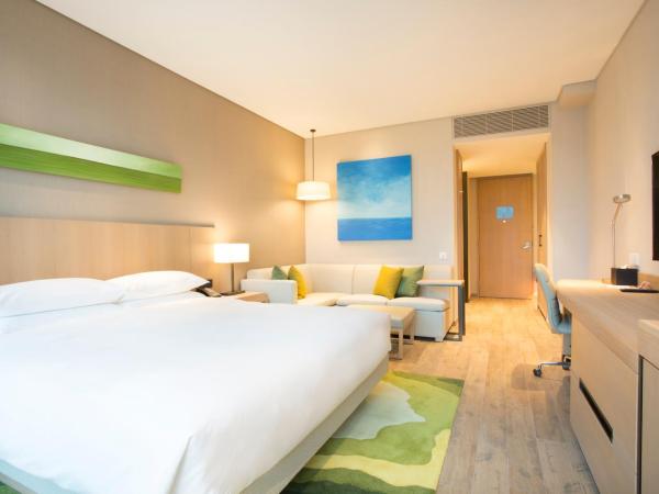 Hyatt Place Sanya City Center : photo 5 de la chambre chambre lit king-size spéciale avec canapé-lit