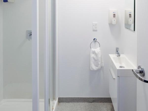 Haka House Auckland K'Road : photo 3 de la chambre chambre double avec salle de bains privative