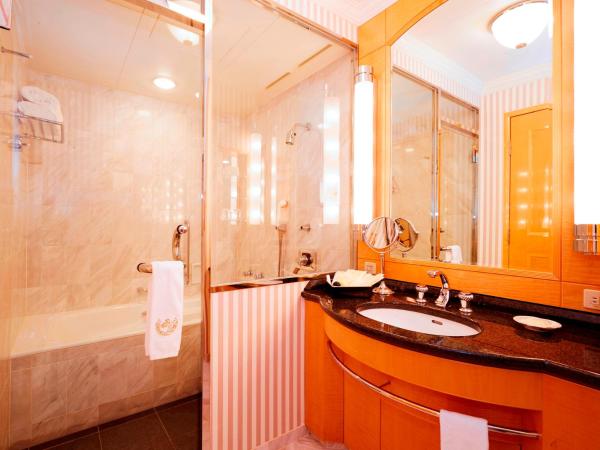 Imperial Hotel Osaka : photo 8 de la chambre chambre double supérieure - fumeurs - vue sur rivière