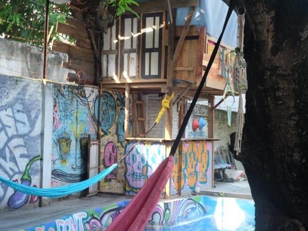 Yez Yez Yez All Good Hostel : photo 2 de la chambre chambre simple avec toilettes et douche communes