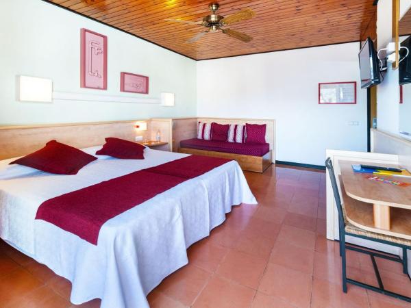 Hotel Xaine Park : photo 5 de la chambre chambre triple (3 adultes)