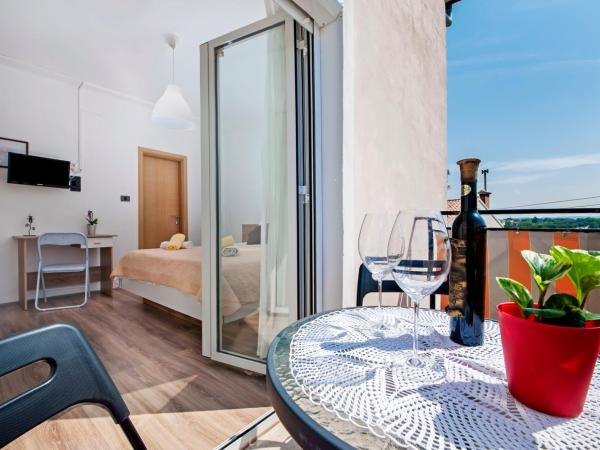 Rooms Mariana : photo 8 de la chambre chambre double avec balcon