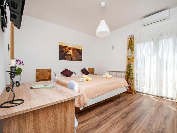 Rooms Mariana : photo 2 de la chambre chambre double avec balcon