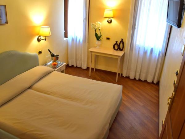 Residenza Favaro : photo 9 de la chambre chambre double ou lits jumeaux