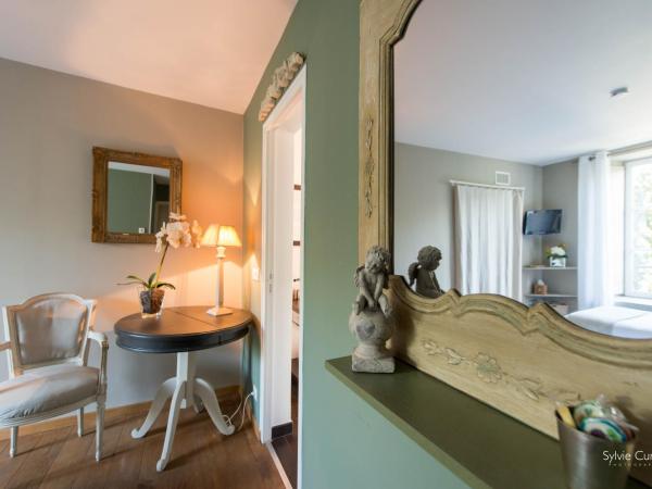 Entre Hotes : photo 2 de la chambre chambre double - vue sur jardin