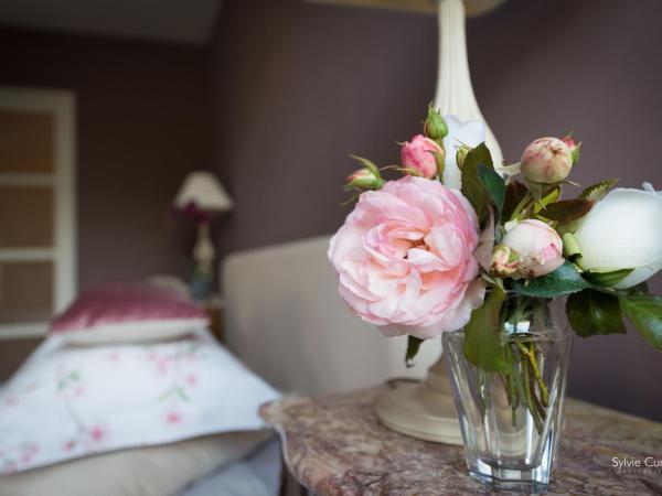 Entre Hotes : photo 2 de la chambre chambre double - vue sur jardin