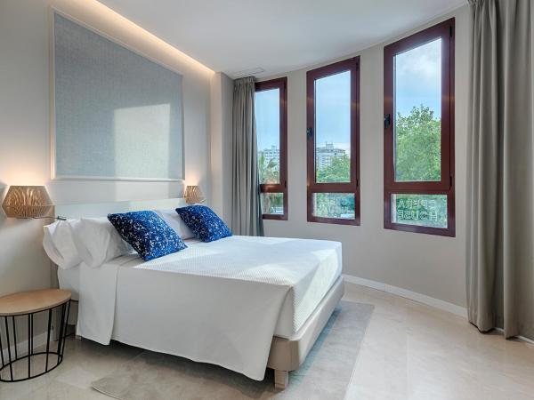 Opera House Valencia B&B : photo 2 de la chambre chambre double avec lit d'appoint