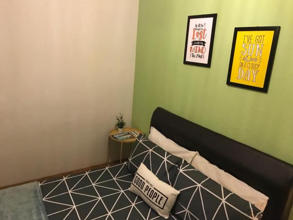 Check In Lodge : photo 5 de la chambre chambre double avec salle de bains commune