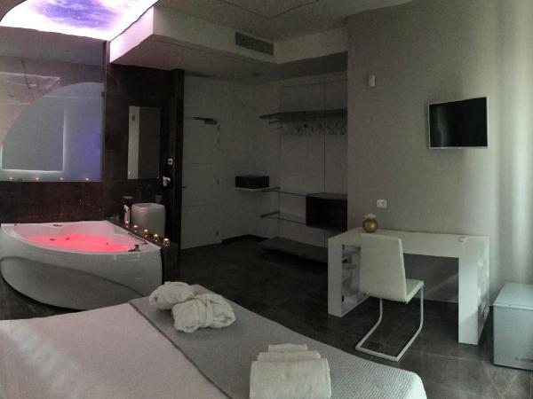 Kalì B&B : photo 5 de la chambre chambre lit king-size avec baignoire spa