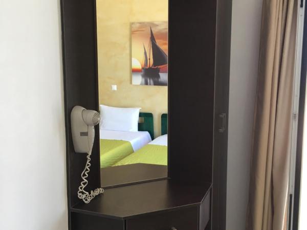 Villa Koronios : photo 8 de la chambre chambre triple standard