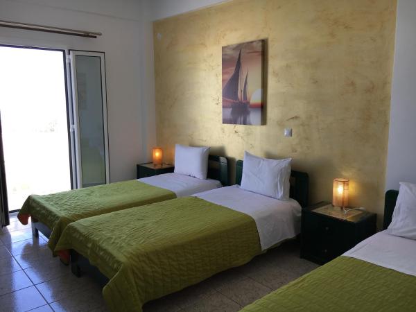 Villa Koronios : photo 7 de la chambre chambre triple standard