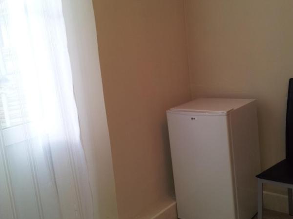 Hotel Cresp : photo 4 de la chambre chambre lits jumeaux avec balcon et vue sur la cour