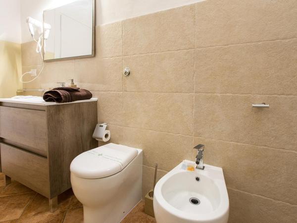 Suite Cagliaritane Notti in centro : photo 8 de la chambre chambre double ou lits jumeaux deluxe - vue sur ville