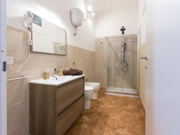 Suite Cagliaritane Notti in centro : photo 2 de la chambre chambre triple deluxe