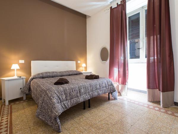 Suite Cagliaritane Notti in centro : photo 1 de la chambre chambre double ou lits jumeaux deluxe - vue sur ville 