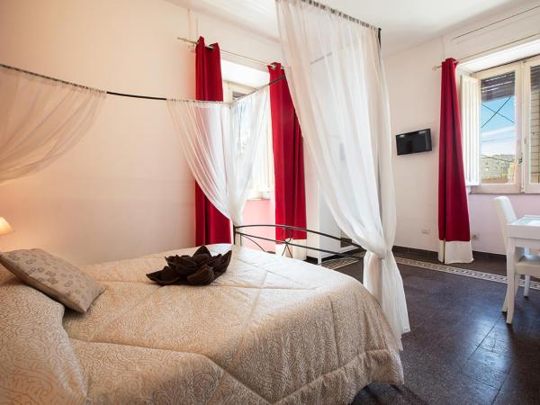 Suite Cagliaritane Notti in centro : photo 5 de la chambre chambre supérieure lit queen-size