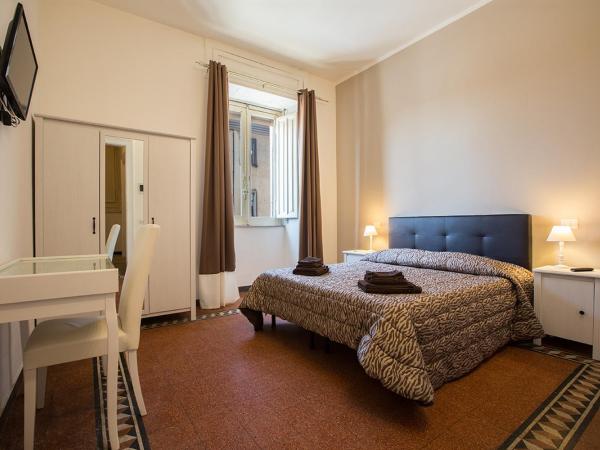 Suite Cagliaritane Notti in centro : photo 1 de la chambre chambre triple - vue sur ville