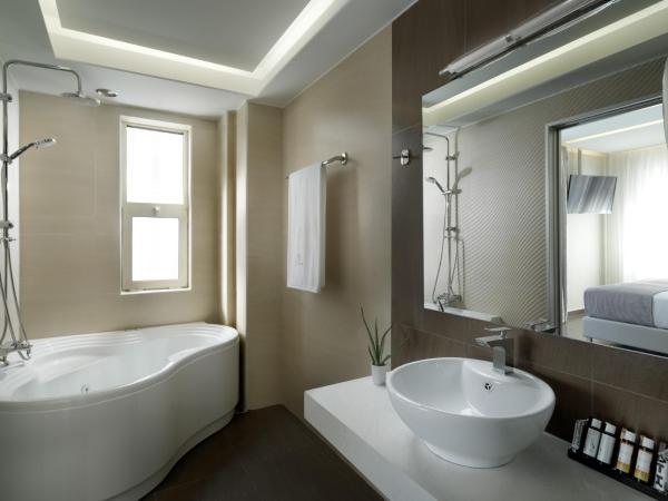 Melrose Rethymno by Mage Hotels : photo 5 de la chambre suite de luxe - vue partielle sur mer