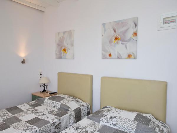 Karboni Hotel : photo 10 de la chambre chambre triple