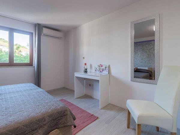 Apartments Villa Tre Marie : photo 10 de la chambre appartement avec balcon