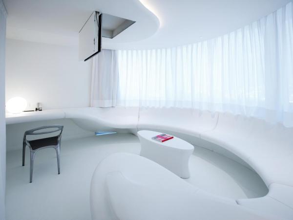 Hotel Puerta America : photo 2 de la chambre suite junior avec accès au salon exécutif