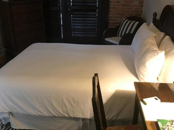 Park Plaza Hotel Orlando - Winter Park : photo 1 de la chambre chambre lit queen-size avec balcon - vue sur parc
