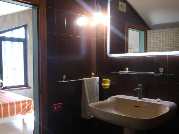 B&B Apulia Time : photo 5 de la chambre chambre double avec salle de bains privative
