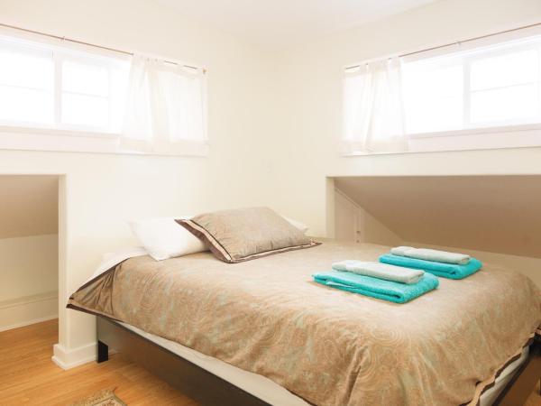 Orange Drive Hostel : photo 2 de la chambre chambre double avec salle de bains privative