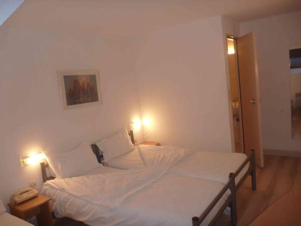 Hotel Primo Colmar Centre : photo 3 de la chambre chambre triple avec 3 lits simples