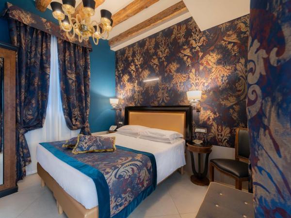 Hotel Paganelli : photo 1 de la chambre chambre double dans cour intérieure - rez-de-chaussée