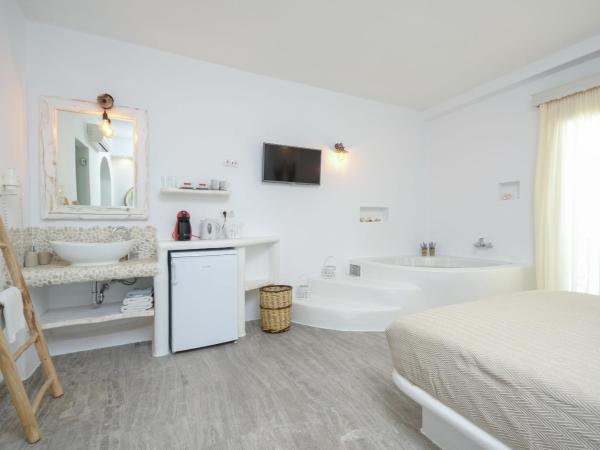 Blue Sky Summer : photo 7 de la chambre suite avec baignoire spa intérieure