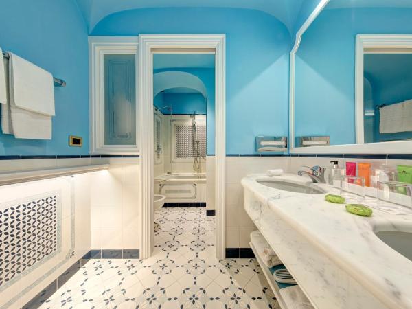 Grand Hotel Royal : photo 1 de la chambre chambre double ou lits jumeaux classique – vue sur ville