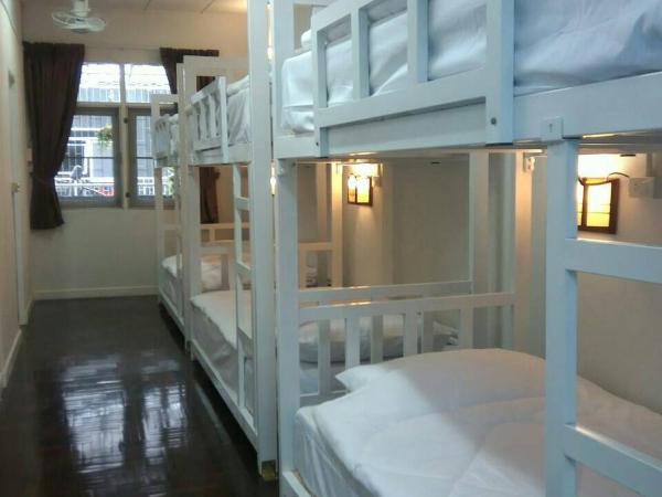 Nine Place Sukhumvit 40 : photo 1 de la chambre 1 lit superposé en dortoir féminin (8 adultes)