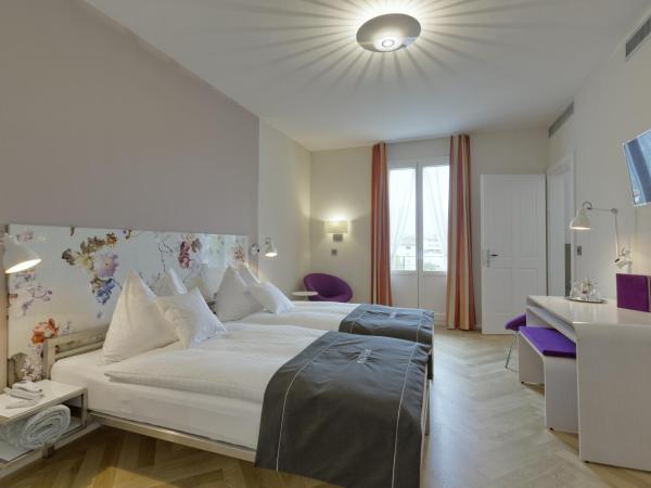 Boutique Hotel Bellevue : photo 2 de la chambre hébergement double boutique - baignoire avec vue sur rivière 
