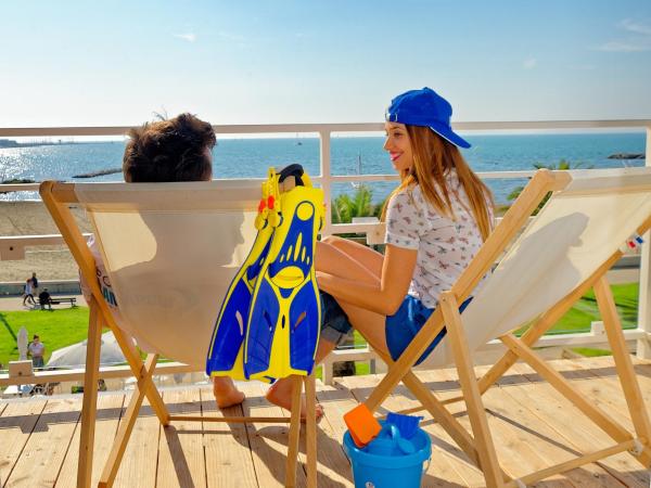 Hôtel Café Miramar : photo 10 de la chambre chambre lit queen-size - vue sur mer