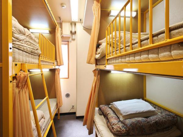 Sakura Hotel Ikebukuro : photo 4 de la chambre chambre avec lits superposés et salle de bains commune - 4 personnes