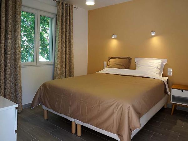 Villa hortensia : photo 4 de la chambre chambre double ou lits jumeaux avec climatisation - vue sur jardin
