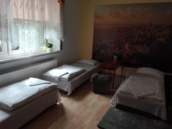Hostel Madeira : photo 9 de la chambre chambre avec 2 grands lits queen-size 