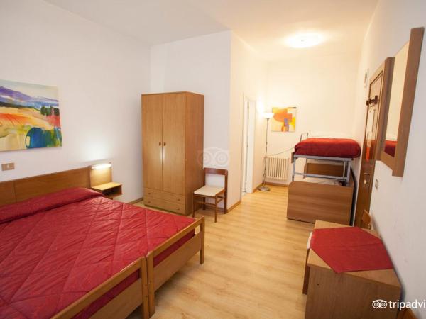 Hotel Caprera : photo 1 de la chambre chambre quadruple