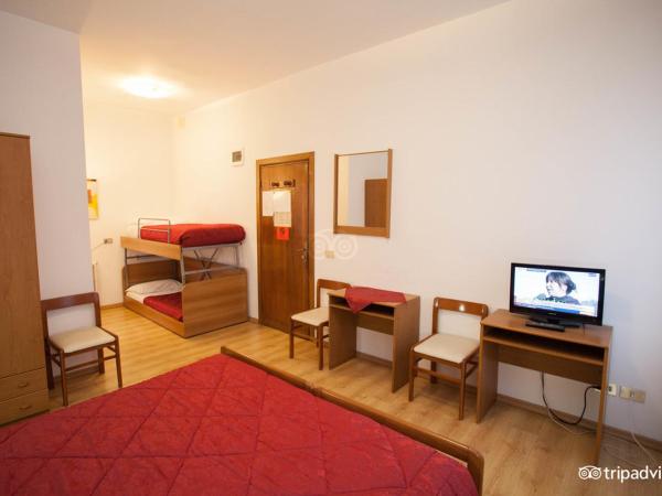 Hotel Caprera : photo 6 de la chambre chambre quadruple