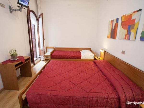 Hotel Caprera : photo 2 de la chambre chambre triple